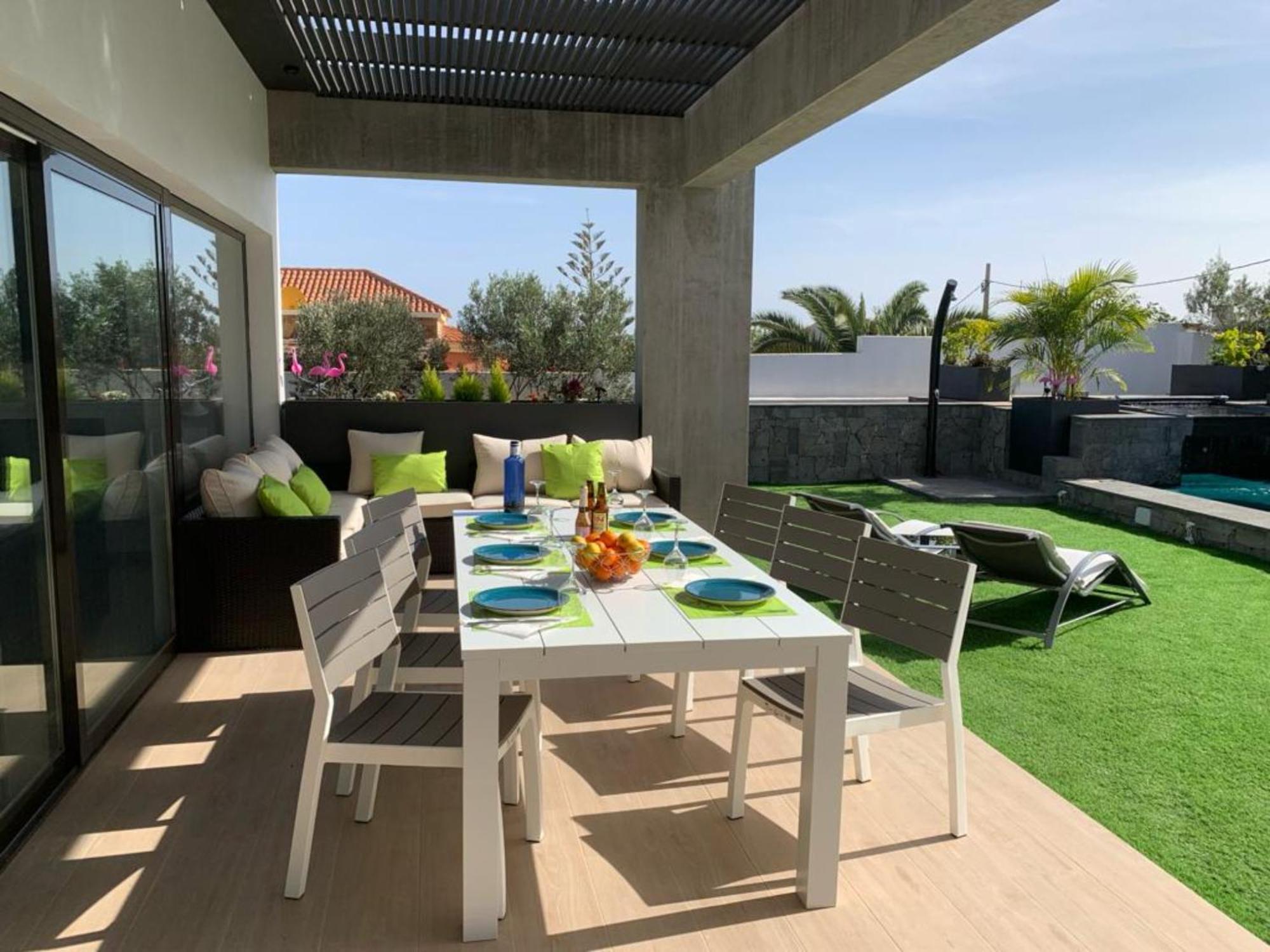 Laian Branded Residensed Triquivijate